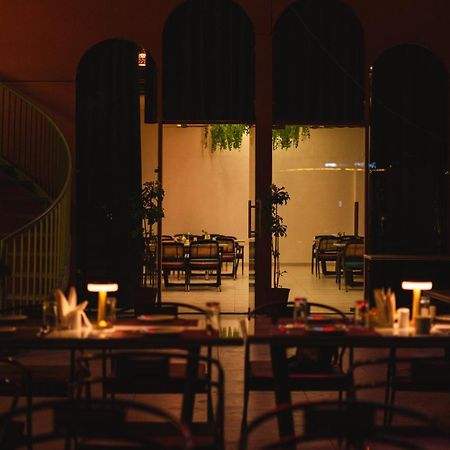 Hotel Westend Udaipur Ngoại thất bức ảnh