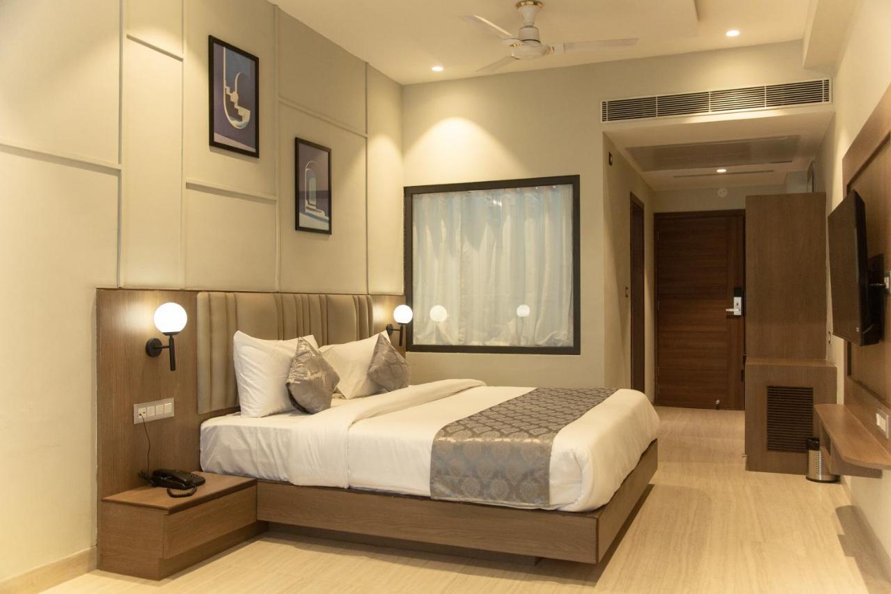 Hotel Westend Udaipur Ngoại thất bức ảnh