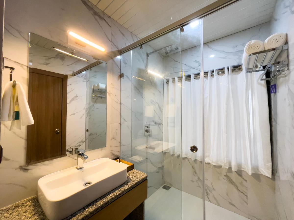 Hotel Westend Udaipur Ngoại thất bức ảnh