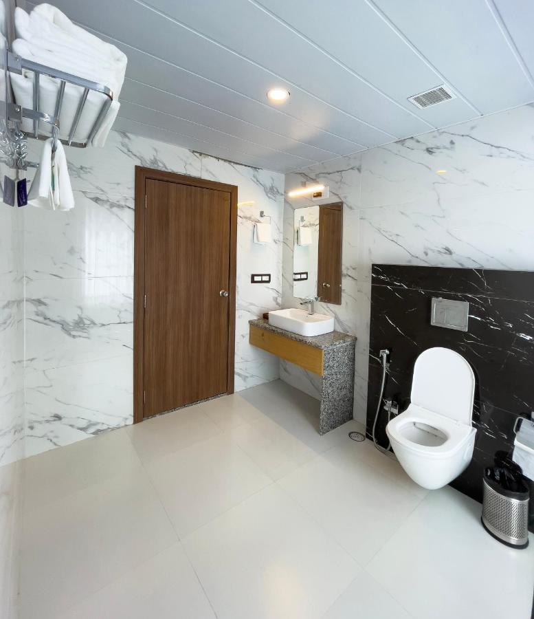 Hotel Westend Udaipur Ngoại thất bức ảnh