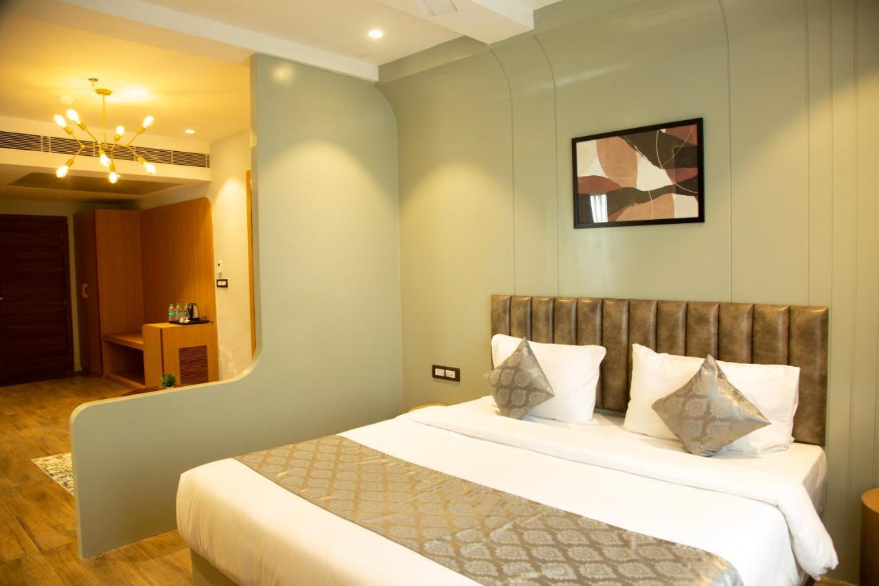 Hotel Westend Udaipur Ngoại thất bức ảnh