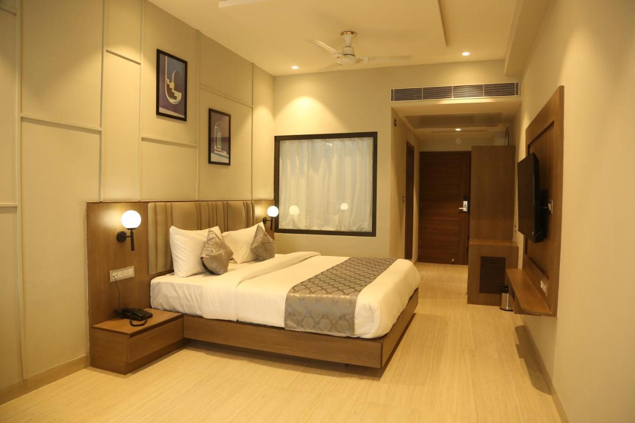 Hotel Westend Udaipur Ngoại thất bức ảnh