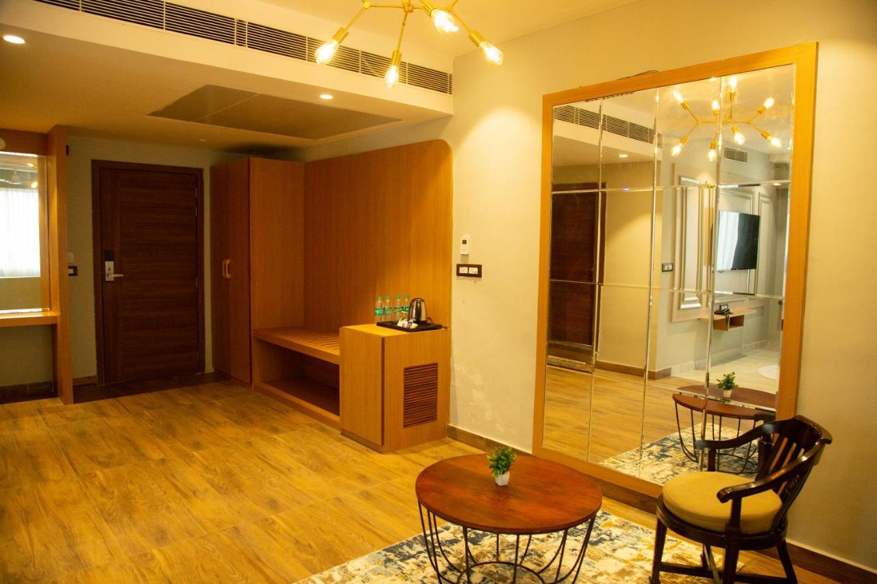 Hotel Westend Udaipur Ngoại thất bức ảnh