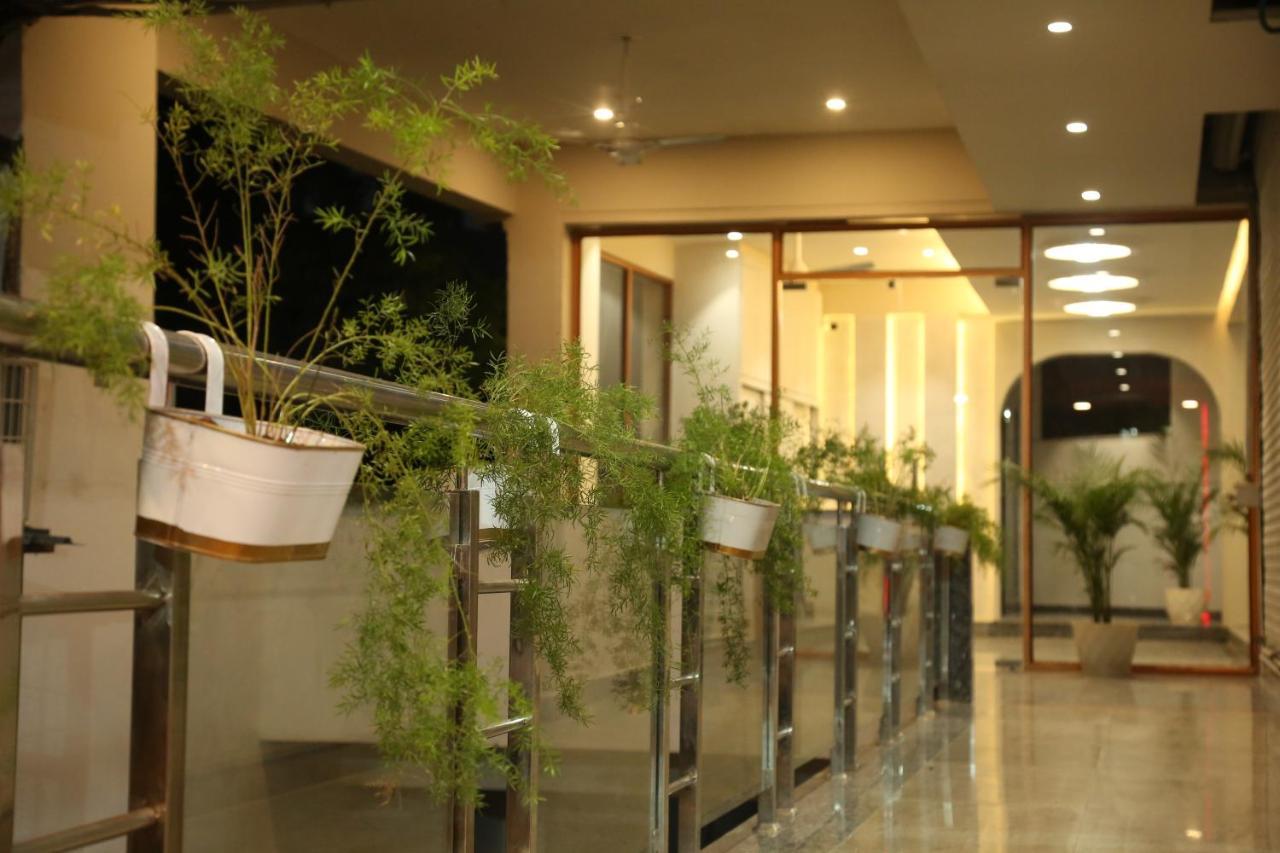 Hotel Westend Udaipur Ngoại thất bức ảnh