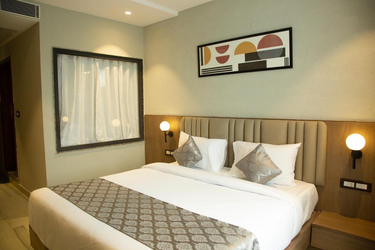 Hotel Westend Udaipur Ngoại thất bức ảnh