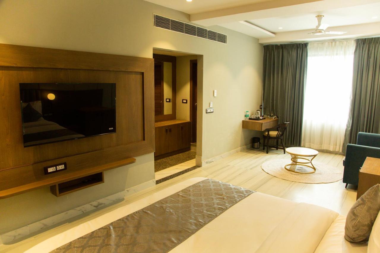 Hotel Westend Udaipur Ngoại thất bức ảnh