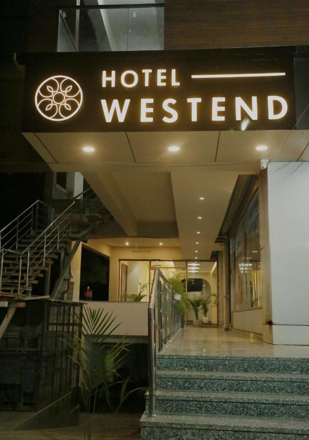 Hotel Westend Udaipur Ngoại thất bức ảnh