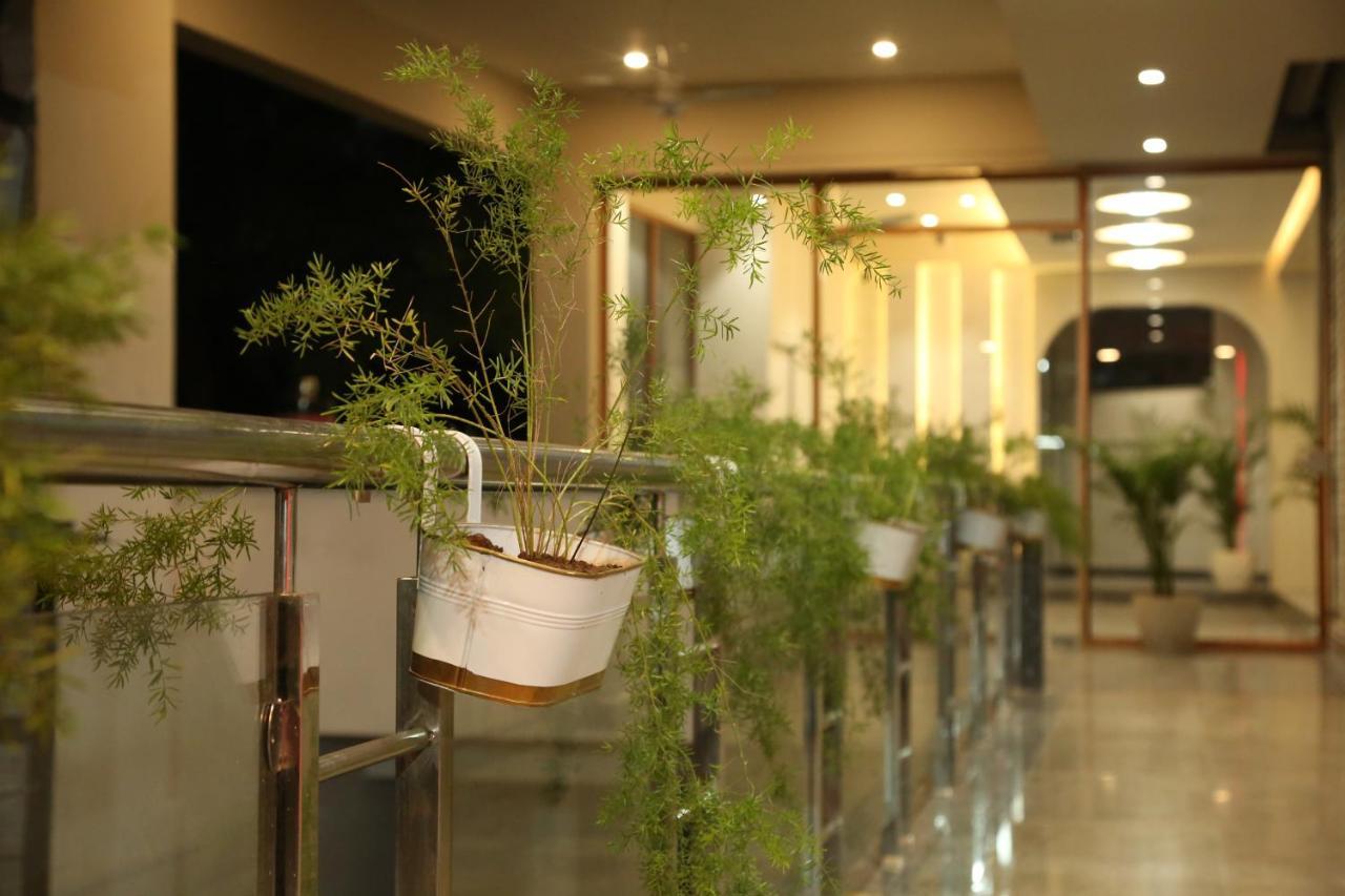 Hotel Westend Udaipur Ngoại thất bức ảnh