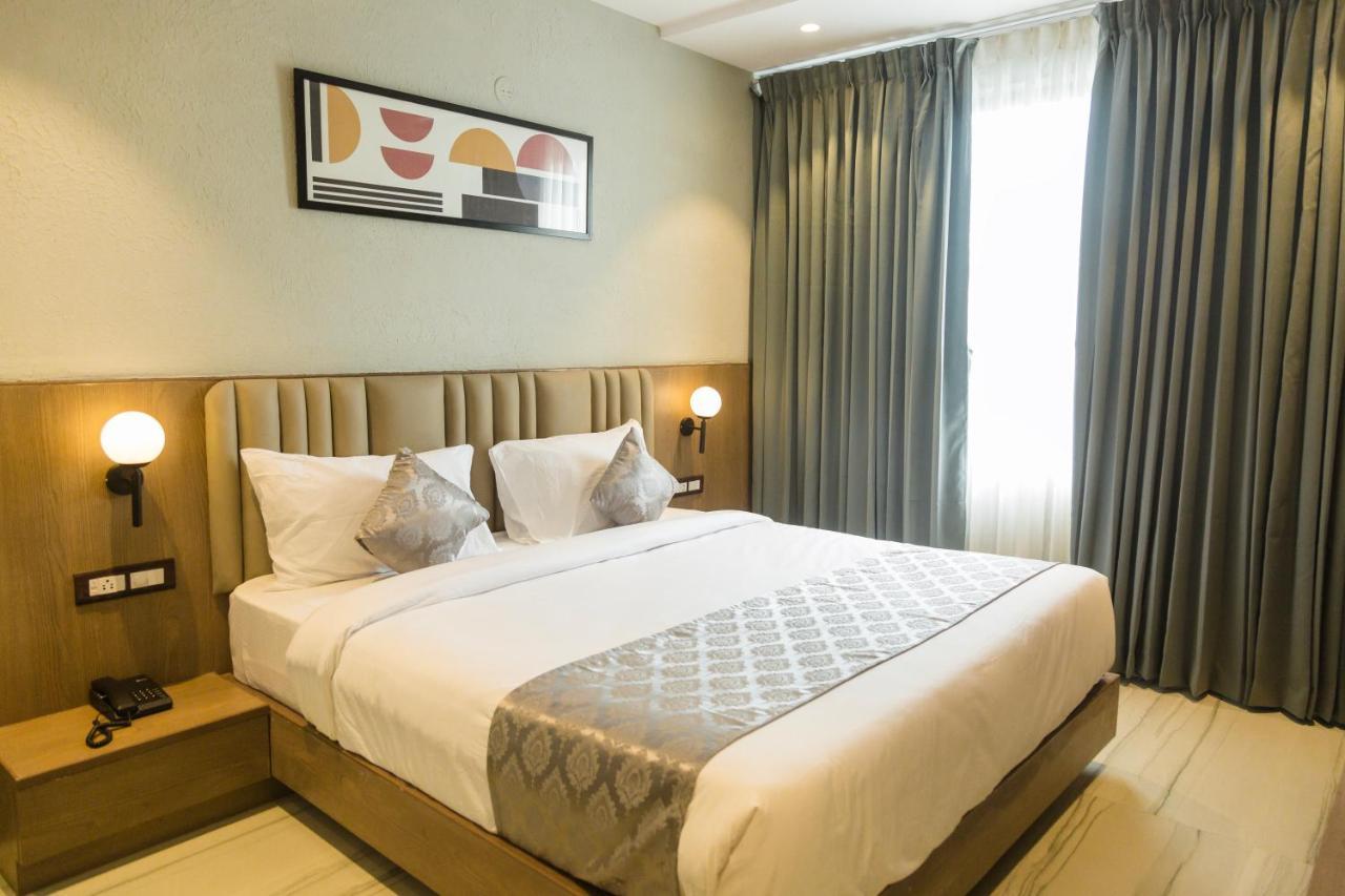 Hotel Westend Udaipur Ngoại thất bức ảnh